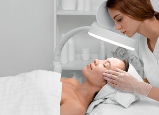 Peeling kawitacyjny a pielęgnacja skóry wrażliwej – jak dobrać odpowiednie kosmetyki po zabiegu? saywow - peeling kawitacyjny - Michalina.jpg