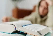 Co zrobić, gdy nie radzisz sobie z nauką na studiach 186-co-zrobic-gdy-nie-radzisz-sobie-z-nauka-na-studiach.webp
