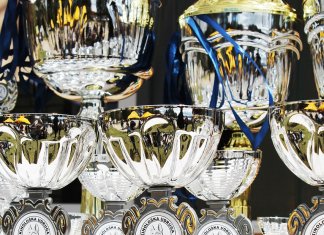 Statuetka szklana z grawerem w wydarzeniach premium – jak dopasować formę nagrody do charakteru gali? statuetka szklana z grawerem 3.jpg